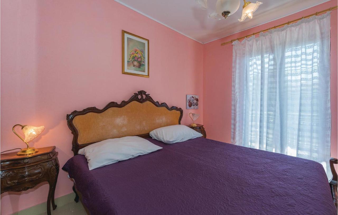 2 Bedroom Amazing Apartment In Rogoznica Rogoznica  Bagian luar foto